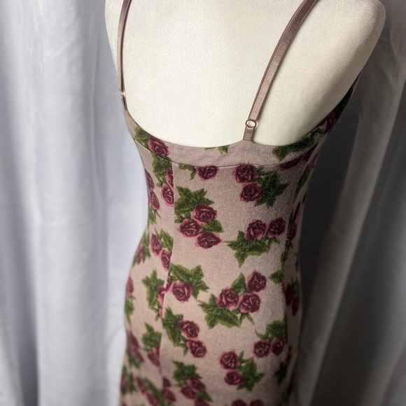 BETSEY JOHNSON sexy floral dress. - Picture 10 of 14